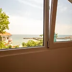 ваканционни къщи'на брега' On The Coast 招待所 *