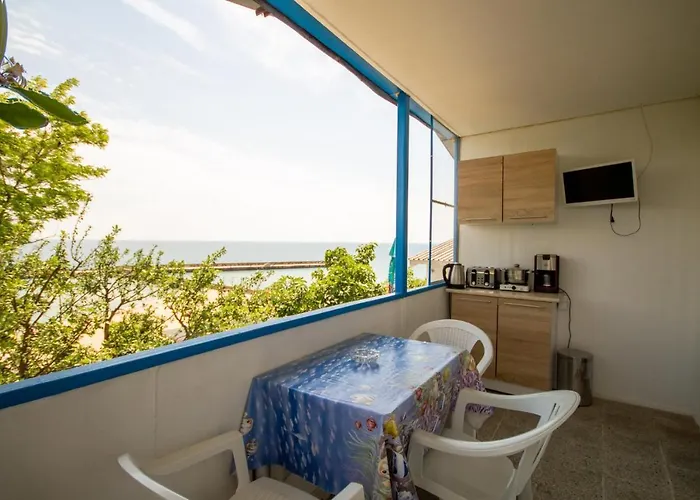 ваканционни къщи'на брега' On The Coast Guest house Varna