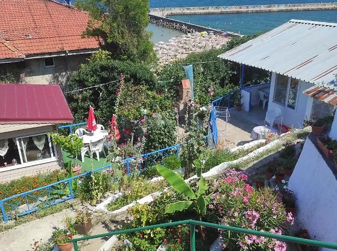 Guest house ваканционни къщи'на брега' On The Coast Varna