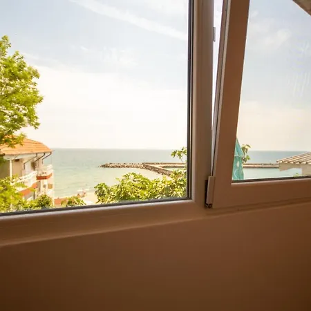 ваканционни къщи'на брега' On The Coast Guest house *