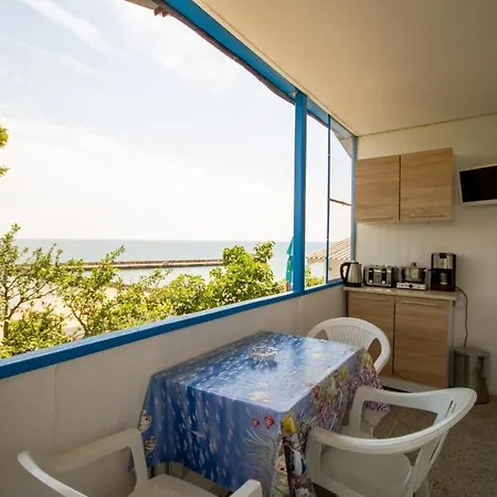 ваканционни къщи'на брега' On The Coast Guest house Varna