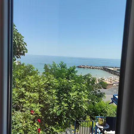 ваканционни къщи'на брега' On The Coast * Varna